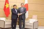 越南政府副总理阮志勇会见日本首相石破茂。图自越通社
