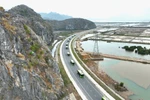 自4月18日起，海防吉婆岛新电动车线路向游客免费开放。图自越通社