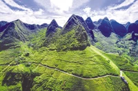 马皮凉岭（Mã Pí Lèng）属于同文岩石高原地质公园（宣光省）。图自《投资报》