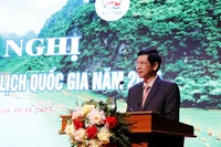 越南文化体育与旅游部副部长胡安峰发表讲话。图自越通社