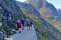 外国游客探索宣光省。图自越通社