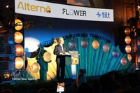 越南驻德国大使阮得成在颁奖典礼上发表讲话。图自越通社