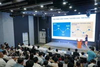 2026年3月13日，胡志明市科学技术局举办“为商业化注入动力，加速将使用国家预算的研究成果和知识产权应用于生产经营中政策试行提案”部署会议。图自越通社