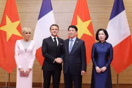 越南国家主席梁强夫妇与法国总统马克龙夫妇。图自越通社