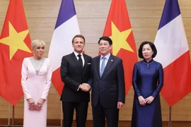越南国家主席梁强夫妇与法国总统马克龙夫妇。图自越通社