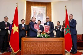 越南国会主席陈青敏与摩洛哥众议院议长拉希德·塔勒比·阿拉米签署两国国会合作协议。图自越通社