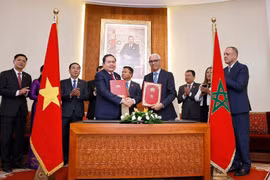 越南国会主席陈青敏与摩洛哥众议院议长拉希德·塔勒比·阿拉米签署两国国会合作协议。图自越通社