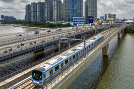 滨城-仙泉地铁试运行。图自越通社