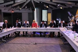 阮鸿延一行会见洛克希德·马丁公司领导代表。图自越通社