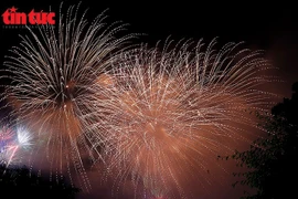 越南首都河内将于除夕夜（2月17日）0点至0点15分，在全市所有坊、乡的34个地点燃放烟花。图自《信息报》