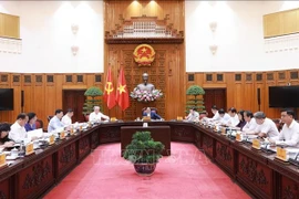 越南政府总理范明政主持召开落实中央委员会关于精简组织机构的第18号决议（18-NQ/TW）政府指导委员会会议。 图自越通社