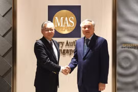 越南政府常务副总理张和平与新加坡副总理颜金勇。图自越通社