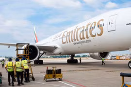 中东最大的航空公司阿联酋航空（Emirates）取消包括飞往越南的所有所航班。图自znews.vn