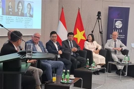 论坛吸引来自两国的众多专家、政策制定者及顶尖科技企业代表参与。图自越通社
