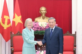 越共中央总书记苏林与澳大利亚信任驻越南大使吉莉安·伯德。图自越通社