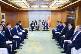 范明政在会见中国商用飞机有限责任公司（COMAC）副总经理沈波。图自越通社
