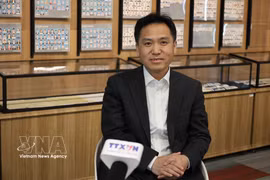 清华大学环境学院院长刘书明接受越通社驻京记者的采访。图自越通社
