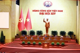 引导大会的主席团。图自越通社