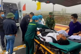 为急救病人的救护车开设“绿色通道”。图自越通社