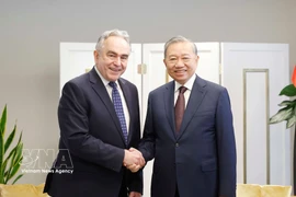 越共中央总书记苏林与美国前副国务卿库尔特·坎贝尔。图自越通社