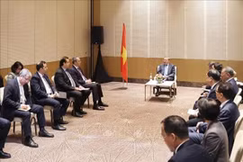 越共中央总书记苏林会见阿塞拜疆若干模范企业领导。图自越通社
