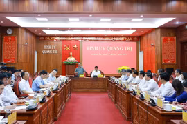 越南政府总理范明政在会议上发表讲话。图自越通社