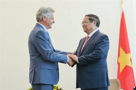 范明政会见法国共产党全国书记法比安·鲁塞尔。图自越通社