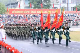 致力建设廉洁、坚强、正规、精干的现代化人民军队。图自越通社