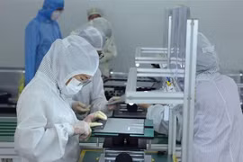 位于海防市安阳郡长月工业园区的Heesung Electronics Vietnam有限公司工厂正在组装用于出口的笔记本电脑。图自越通社