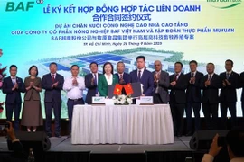 越南BAF农业股份公司与中国牧原食品集团合作合同签约仪式。图自越通社