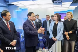 越南政府总理范明政参观了被视为全球领先的数字政府象征--爱沙尼亚电子政务中心。图自越通社