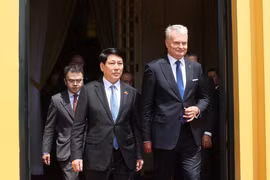 越南国家主席梁强与立陶宛共和国总统吉塔纳斯·瑙塞达。图自越通社