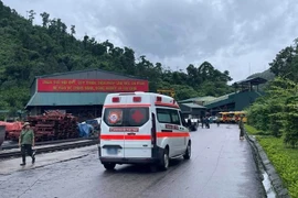 救护车前往事故现场。图自广宁省政府门户网站