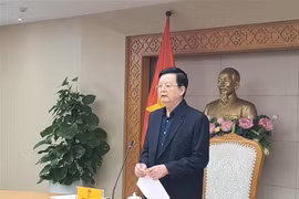 越南政府副总理、第七工作组组长梅文政主持会议。图自越通社