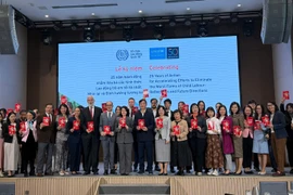 出席纪念越南批准国际劳工组织第182号《关于禁止和立即行动消除最恶劣形式的童工劳动公约》25周年活动的各位代表。图自 Vietnam+ 