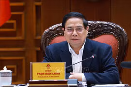 越共中央政治局委员、政府党委书记、政府总理范明政主持召开会议。图自越通社