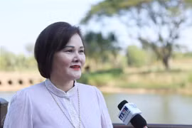 老挝越南企业协会常务委员会委员、海外越南企业家协会副主席范氏明红接受越通社记者的采访。图自越通社
