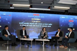 7月22日举行的“AI发展背景下的创业”座谈会。图自越通社
