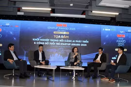 7月22日举行的“AI发展背景下的创业”座谈会。图自越通社