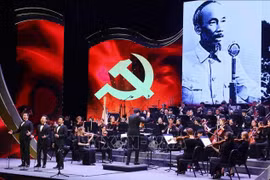 “党在大捷的春天”特别文艺晚会。图自越通社