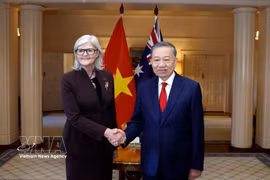 越共中央总书记、国家主席苏林与澳大利亚总督萨姆·莫斯廷。图自越通社