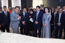 越南国家主席梁强和夫人参观大埃及博物馆。图自越通社