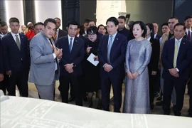 越南国家主席梁强和夫人参观大埃及博物馆。图自越通社