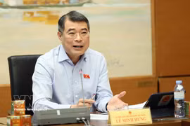 越南政府总理、海防市国会代表黎明兴在国会小组会议上发表讲话。图自越通社 