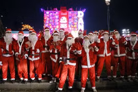 岘港喜迎圣诞节和2025新年活动热闹登场。图自越通社