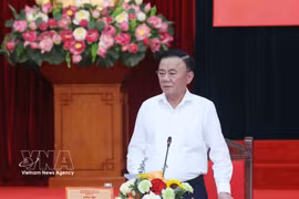 越共中央政治局委员、中央书记处常务书记陈锦秀在交班会上发表讲话。图自越通社