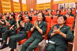参加纪念大会的代表们。图自越通社