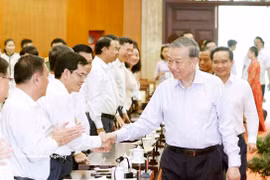 4月27日，越共中央总书记、国家主席苏林与胡志明市市委常委会举行工作会议。图自越通社