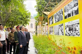 展览会展出100幅图片，介绍阮文灵同志的革命生涯及对南方革命的重大贡献。图自越通社