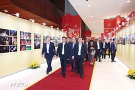 越共中央书记处常务书记陈锦绣实地检查十四大组织服务工作。图自越通社